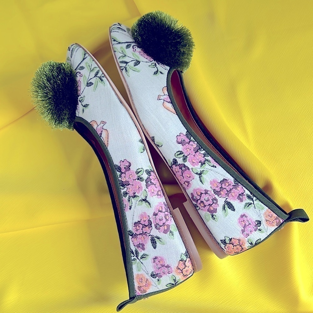 Tory Burch Pom Pom Satin Floral Ballerina Flats NWOB Size 6 Balletcore Unique - Picture 5 of 8